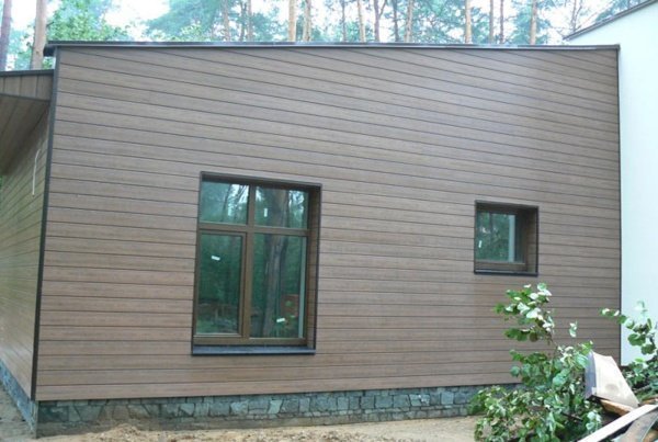 фасад дома из древесно-полимерного композита