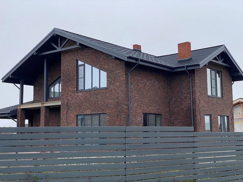 Преимущества искусственного камня White Hills для фасада и интерьера Домострой